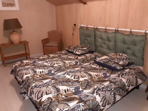 4 dormitoris, planxa i posts de planxar i un bressol de viatge