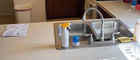 Micro-ondes, four, plaque de cuisson, lave-vaisselle