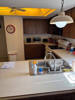 ميكروويف، فرن، موقد طهي مسطح، غسالة أطباق