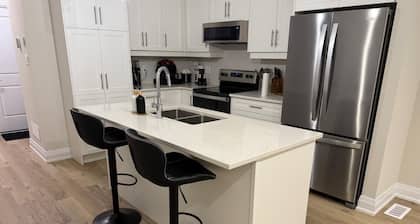 Cozy 3 Bedroom Townhome near Hyde Park Mall & Western University