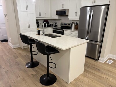 Cozy 3 Bedroom Townhome near Hyde Park Mall & Western University
