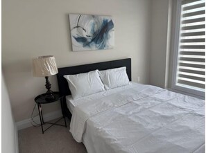 3 habitaciones, escritorio, tabla de planchar con plancha y wifi gratis 
