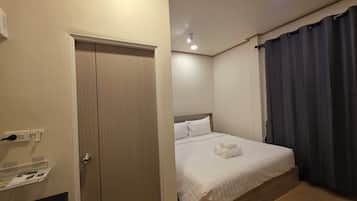 Standard Room | Desk, laptop workspace, blackout curtains, free WiFi