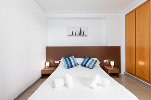 2 quartos, ferros/tábuas de passar roupa, Wi-Fi de cortesia