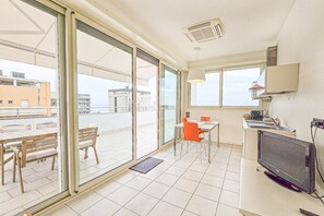 Exclusieve penthouse, toegankelijk voor rolstoelgebruikers, uitzicht op zee | Privékeuken