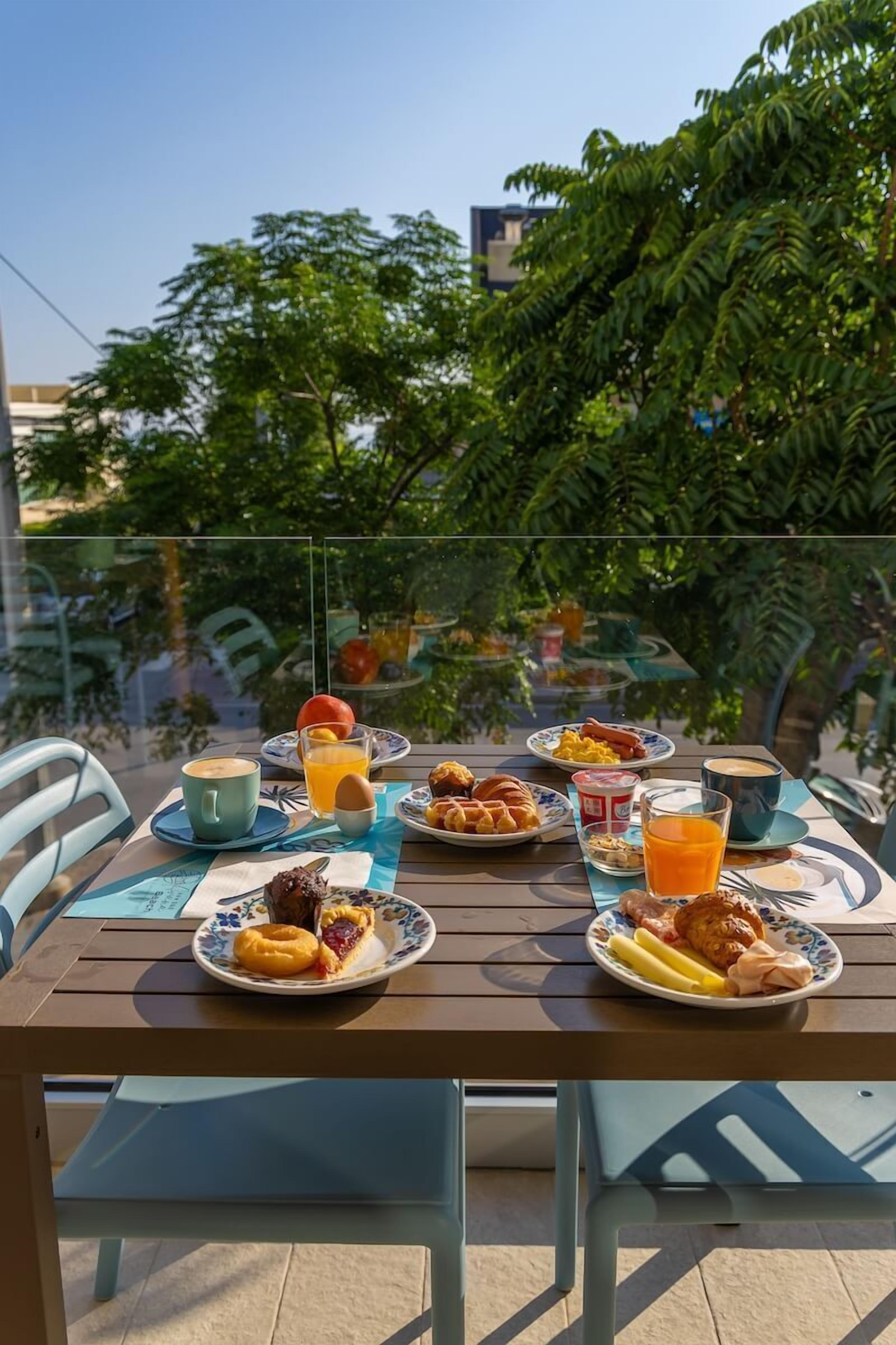 Colazione continentale, servita tutte le mattine (7 EUR a persona) 