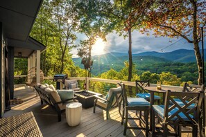 Outdoor dining - New Cabin, Big Views, 2 Primaries, Fire Table, (Burnsville)