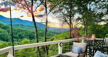 New Cabin with Sweeping Views, Fire Table, 2 Primaries