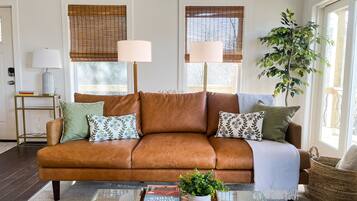 Smart TV, fireplace, books, offices