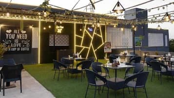 Quarto casal clássico | Terraço/pátio