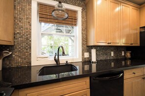 Micro-ondes, four, plaque de cuisson, lave-vaisselle