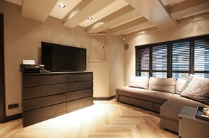 Smart TV - Luxury, Newly Remodeled Apartment in 16th Century Warehouse, with Boat (amsterdam)