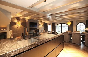 Interior - Luxury, Newly Remodeled Apartment in 16th Century Warehouse, with Boat (amsterdam)