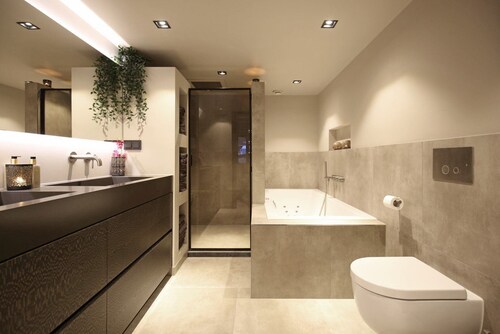 Luxury, Newly Remodeled Apartment in 16th Century Warehouse, with 10 meter Boat.