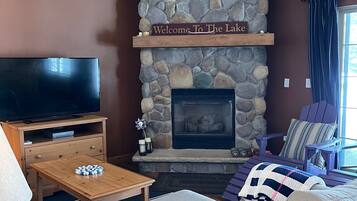 Télévision, cheminée