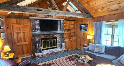 Brant Lake Retreat - Sleeps 17 - Hot Tub!