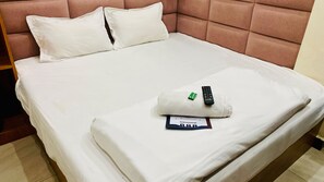 Habitación Deluxe doble | Escritorio y espacio para trabajar con un portátil