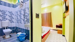 Desk, laptop workspace, soundproofing, free WiFi - Hotel Manoram (Ujjain)