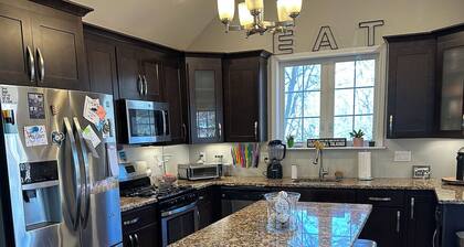 Charming 2-Bedroom, 2.5-Bath Home in Holbrook, MA – Perfect for a Cozy Getaway!