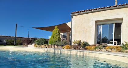 Le Clos de Champagnolles House. Rural tourism with private pool and games