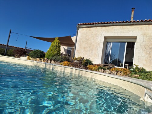 Le Clos de Champagnolles House. Rural tourism with private pool and games