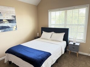 3 bedrooms, desk, iron/ironing board, free WiFi - 30+ Day Stays • Work Friendly• 12 minutes from Fort Campbell (Clarksville)