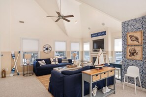 Smart TV, fireplace, DVD player - BeachAccess,Golf,Pool,HotTub,Resort,CurrituckClub (Corolla)