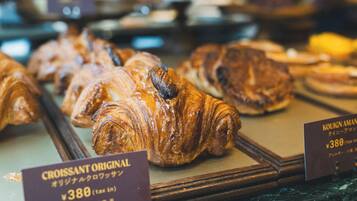 A display of croissants with a price tag of ¥380.