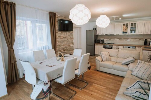 Enjoyable 2-bedroom house with WiFi in Bușteni