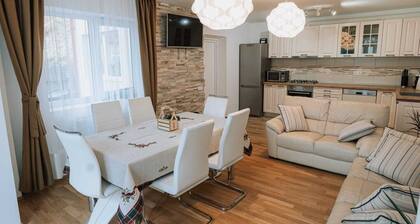 Enjoyable 2-bedroom house with WiFi in Bușteni