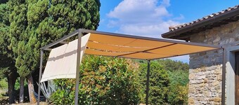 Renovated apt. w/ patio, picnic table, panoramic pool - green Umbria escape