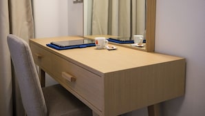 Familiesuite, balkong | Skrivebord, skrivebord for bærbar PC, lydisolert og strykejern/-brett