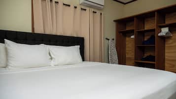2 bedrooms, in-room safe, desk, iron/ironing board