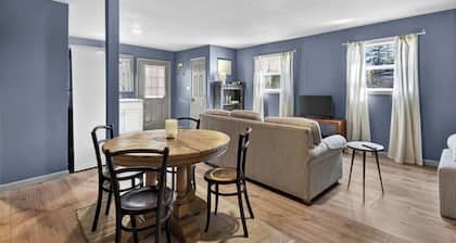 Quaint Mini Cottage in Shepherdstown - Walking Distance