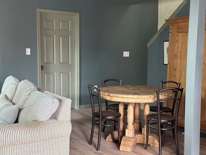 Quaint Mini Cottage in Shepherdstown - Walking Distance