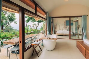 Superior-Vierbettzimmer, Balkon, Bergblick | Schreibtisch, laptopgeeigneter Arbeitsplatz, kostenloses WLAN