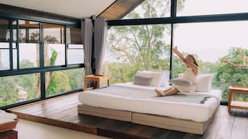 Desk, laptop workspace, free WiFi, bed sheets