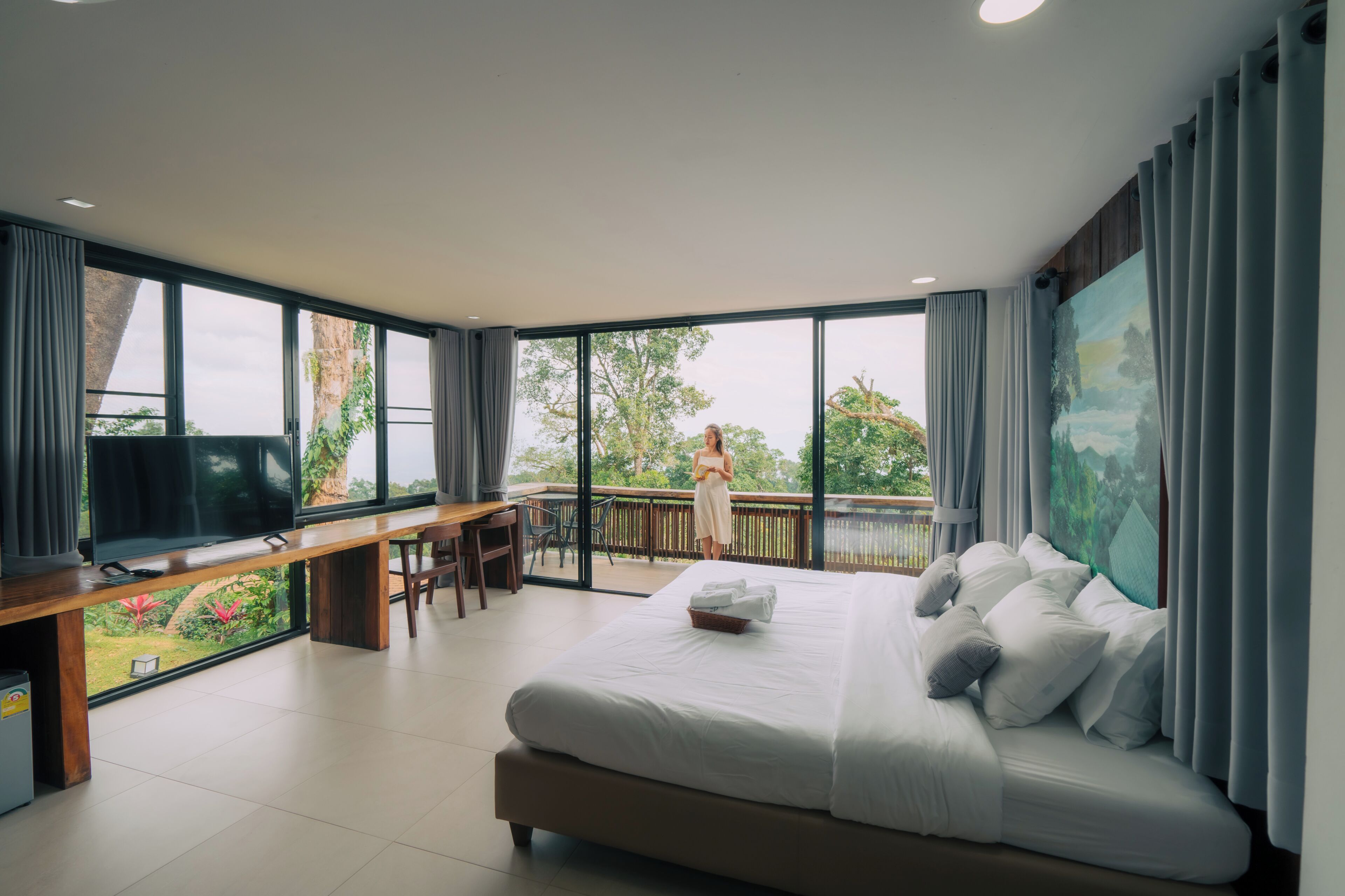 Desk, laptop workspace, free WiFi, bed sheets