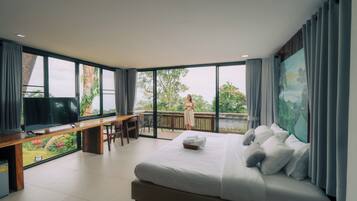 Desk, laptop workspace, free WiFi, bed sheets