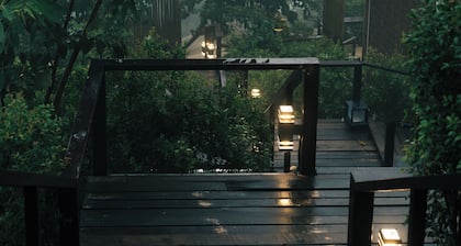Baan Nhuer Mek