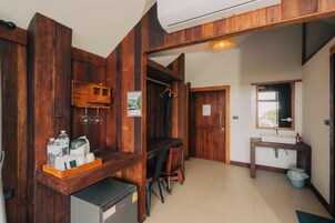 Deluxe Single Room, Mountain View | Desk, laptop workspace, free WiFi, bed sheets