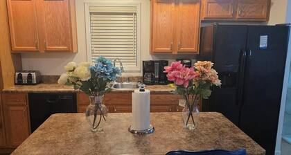 3-bedroom house in tranquil Baldwin with AC, WiFi. Enjoy a peaceful getaway.