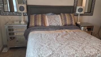 3 bedrooms, desk, iron/ironing board, WiFi