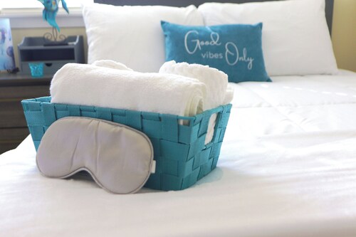 Spacious Private Rooms Near Ontario Mills & Airport – Pool & Gym Access!