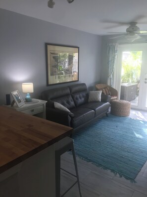 Smart TV, books, computer monitors, printers - Bohemian Breeze - Shipyard Truman Annex condo in the heart of Old Town Key West (Key West)