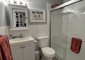 Shower, hair dryer, towels, soap - Bohemian Breeze - Shipyard Truman Annex condo in the heart of Old Town Key West (Key West)