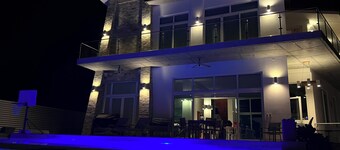 Spacious 5-bedroom house steps from beach in gated community with AC, WiFi