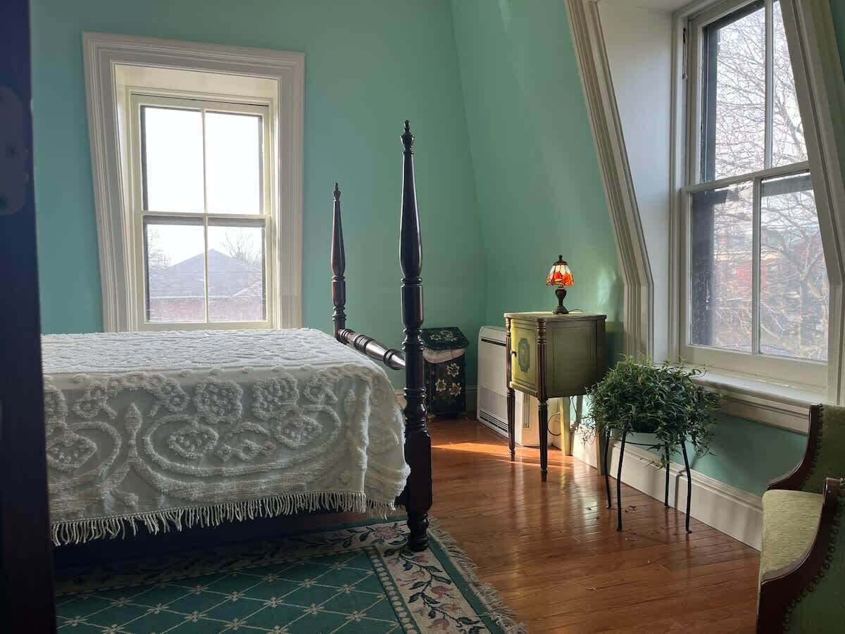 2 bedrooms, iron/ironing board, WiFi (free), bed sheets