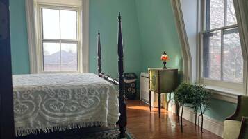 2 bedrooms, iron/ironing board, WiFi (free), bed sheets