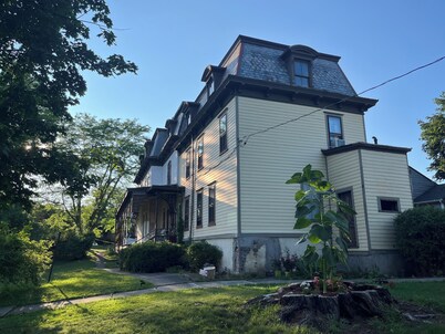 Grand Historic Downtown Apartment